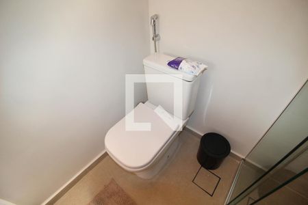 Banheiro  de apartamento à venda com 1 quarto, 42m² em Indianópolis, São Paulo