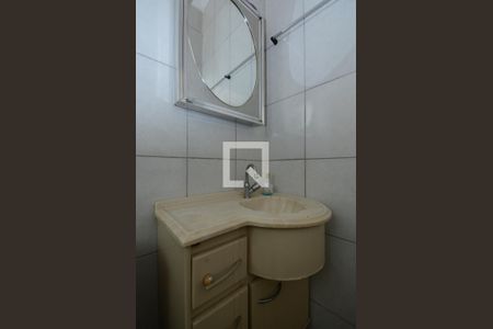 Casa à venda com 440m², 2 quartos e 8 vagasBanheiro de serviço