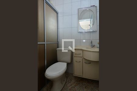 Casa à venda com 440m², 2 quartos e 8 vagasBanheiro de serviço