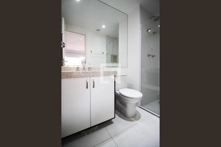 Banheiro  de kitnet/studio para alugar com 1 quarto, 30m² em Itaim Bibi, São Paulo