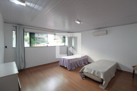 Casa à venda com 200m², 6 quartos e 2 vagasCasa 2 | Quarto 1