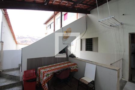 Casa à venda com 200m², 6 quartos e 2 vagasArea de Serviço