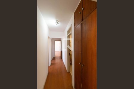 Apartamento à venda com 185m², 3 quartos e 3 vagas Apartamento à venda com 185m², 3 quartos e 3 vagasCorredor