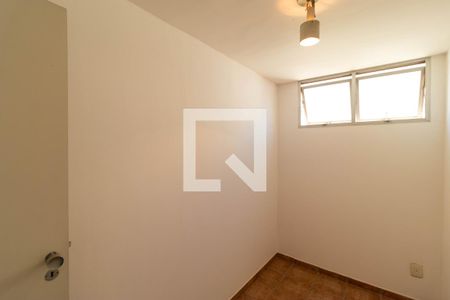 Apartamento à venda com 185m², 3 quartos e 3 vagas Apartamento à venda com 185m², 3 quartos e 3 vagasQuarto de Serviço
