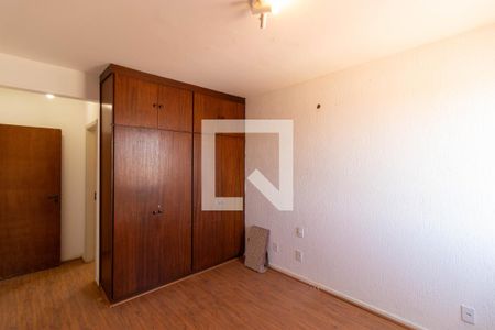 Apartamento à venda com 185m², 3 quartos e 3 vagas Apartamento à venda com 185m², 3 quartos e 3 vagasSuíte