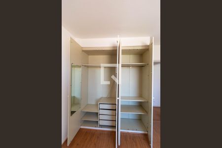 Apartamento à venda com 185m², 3 quartos e 3 vagas Apartamento à venda com 185m², 3 quartos e 3 vagasQuarto 01 - Armário