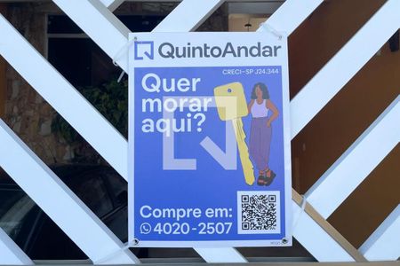Casa à venda com 312m², 3 quartos e 2 vagas Casa à venda com 312m², 3 quartos e 2 vagasFachada