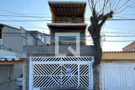Casa à venda com 312m², 3 quartos e 2 vagas Casa à venda com 312m², 3 quartos e 2 vagasFachada