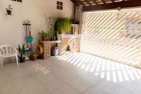 Casa à venda com 135m², 2 quartos e 2 vagas Casa à venda com 135m², 2 quartos e 2 vagasGaragem