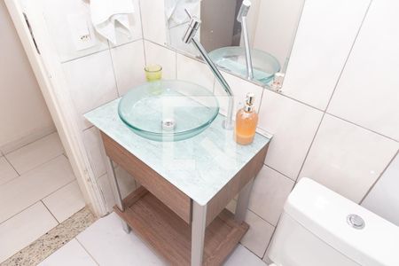 Casa à venda com 135m², 2 quartos e 2 vagas Casa à venda com 135m², 2 quartos e 2 vagasBanheiro Social