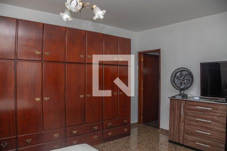 Casa à venda com 213m², 2 quartos e 2 vagas Casa à venda com 213m², 2 quartos e 2 vagasQuarto 1 - suíte