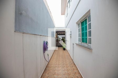 Casa à venda com 213m², 2 quartos e 2 vagas Casa à venda com 213m², 2 quartos e 2 vagasCorredor externo