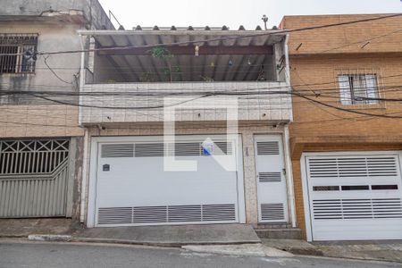 Casa à venda com 213m², 2 quartos e 2 vagas Casa à venda com 213m², 2 quartos e 2 vagasFachada + placa