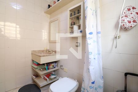 Casa à venda com 220m², 4 quartos e 3 vagasBanheiro da Suíte 2