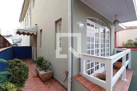 Casa à venda com 220m², 4 quartos e 3 vagas Casa à venda com 220m², 4 quartos e 3 vagasEntrada