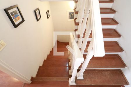 Casa à venda com 220m², 4 quartos e 3 vagasEscada