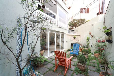 Casa à venda com 220m², 4 quartos e 3 vagasQuintal