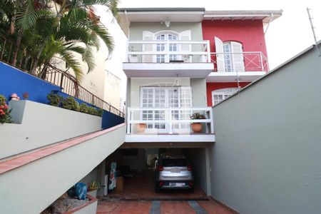 Casa à venda com 220m², 4 quartos e 3 vagas Casa à venda com 220m², 4 quartos e 3 vagasGaragem