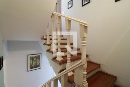 Casa à venda com 220m², 4 quartos e 3 vagasEscada