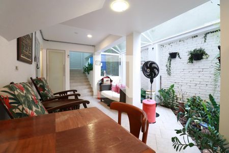 Casa à venda com 220m², 4 quartos e 3 vagasÁrea comum - Salão de festas