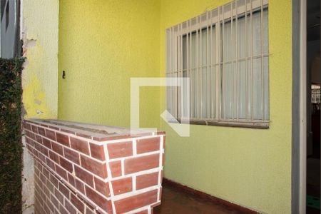 Casa à venda com 180m², 4 quartos e 2 vagas Casa à venda com 180m², 4 quartos e 2 vagasFrente