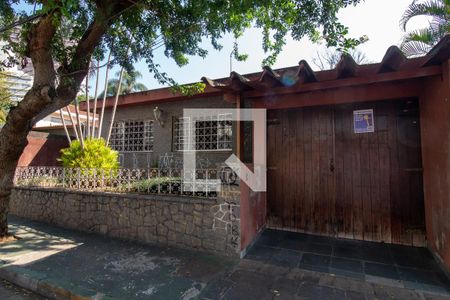 Casa à venda com 359m², 3 quartos e 3 vagas Casa à venda com 359m², 3 quartos e 3 vagasFachada