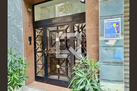 Apartamento à venda com 160m², 3 quartos e 1 vagaFachada com cartaz QA