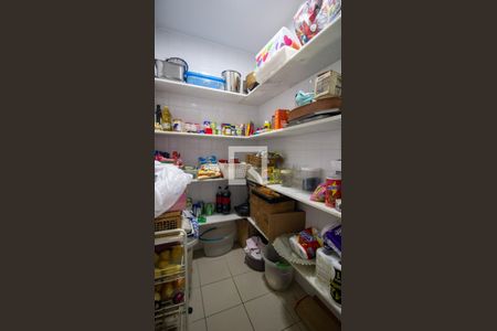 Apartamento à venda com 220m², 4 quartos e 2 vagas Apartamento à venda com 220m², 4 quartos e 2 vagasDespensa