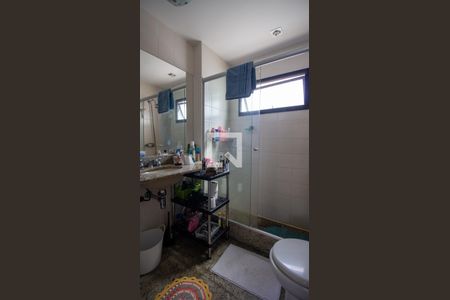 Apartamento à venda com 220m², 4 quartos e 2 vagas Apartamento à venda com 220m², 4 quartos e 2 vagasBanheiro da Suíte