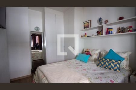 Apartamento à venda com 220m², 4 quartos e 2 vagas Apartamento à venda com 220m², 4 quartos e 2 vagasQuarto 2