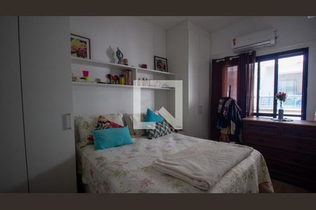 Apartamento à venda com 220m², 4 quartos e 2 vagas Apartamento à venda com 220m², 4 quartos e 2 vagasQuarto 2