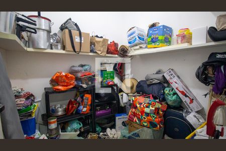 Apartamento à venda com 220m², 4 quartos e 2 vagas Apartamento à venda com 220m², 4 quartos e 2 vagasQuarto de Serviço