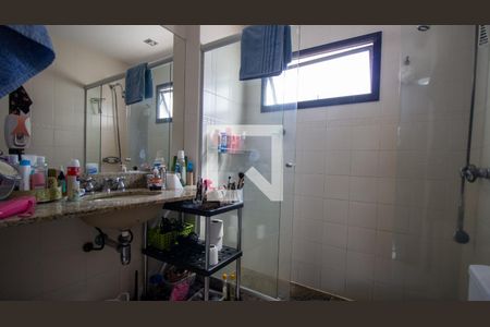 Apartamento à venda com 220m², 4 quartos e 2 vagas Apartamento à venda com 220m², 4 quartos e 2 vagasBanheiro da Suíte