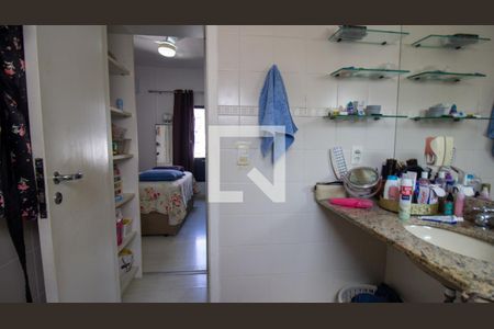 Apartamento à venda com 220m², 4 quartos e 2 vagas Apartamento à venda com 220m², 4 quartos e 2 vagasBanheiro da Suíte