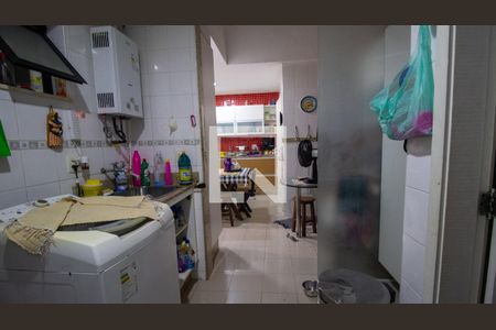 Apartamento à venda com 220m², 4 quartos e 2 vagas Apartamento à venda com 220m², 4 quartos e 2 vagasCozinha e Área de Serviço