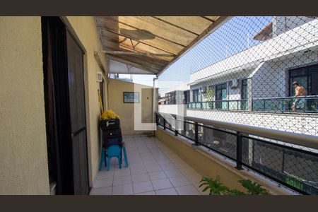 Apartamento à venda com 220m², 4 quartos e 2 vagas Apartamento à venda com 220m², 4 quartos e 2 vagasSacada do Quarto 1 e 2