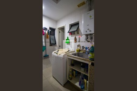 Apartamento à venda com 220m², 4 quartos e 2 vagas Apartamento à venda com 220m², 4 quartos e 2 vagasCozinha e Área de Serviço