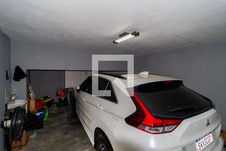 Casa à venda com 330m², 2 quartos e 2 vagas Casa à venda com 330m², 2 quartos e 2 vagasGaragem