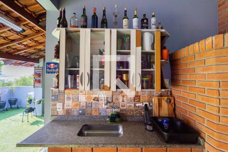 Casa à venda com 330m², 2 quartos e 2 vagas Casa à venda com 330m², 2 quartos e 2 vagasDetalhe - Espaço Gourmet