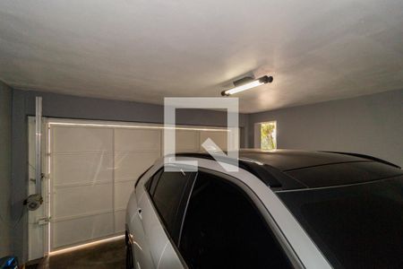 Casa à venda com 330m², 2 quartos e 2 vagas Casa à venda com 330m², 2 quartos e 2 vagasGaragem
