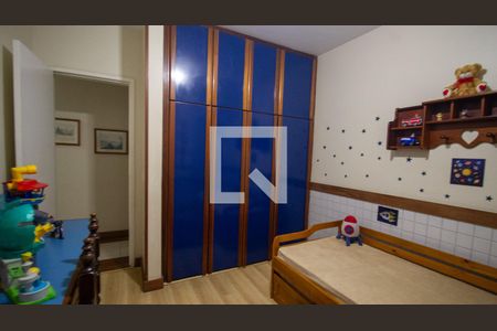 Casa de condomínio à venda com 320m², 4 quartos e 2 vagas Casa de condomínio à venda com 320m², 4 quartos e 2 vagasQuarto 3