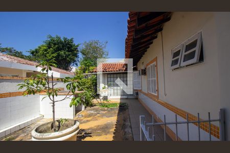Casa de condomínio à venda com 320m², 4 quartos e 2 vagas Casa de condomínio à venda com 320m², 4 quartos e 2 vagasQuintal