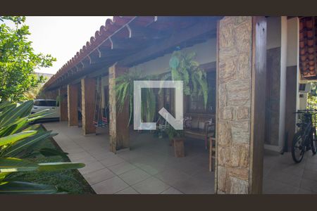 Casa de condomínio à venda com 320m², 4 quartos e 2 vagas Casa de condomínio à venda com 320m², 4 quartos e 2 vagasVaranda