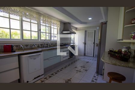 Casa de condomínio à venda com 320m², 4 quartos e 2 vagas Casa de condomínio à venda com 320m², 4 quartos e 2 vagasCozinha