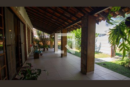 Casa de condomínio à venda com 320m², 4 quartos e 2 vagas Casa de condomínio à venda com 320m², 4 quartos e 2 vagasVaranda
