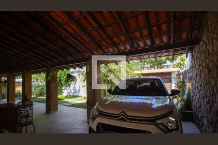 Casa de condomínio à venda com 320m², 4 quartos e 2 vagas Casa de condomínio à venda com 320m², 4 quartos e 2 vagasVaranda