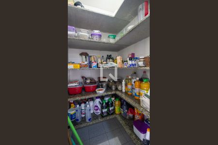 Casa de condomínio à venda com 320m², 4 quartos e 2 vagas Casa de condomínio à venda com 320m², 4 quartos e 2 vagasDespensa