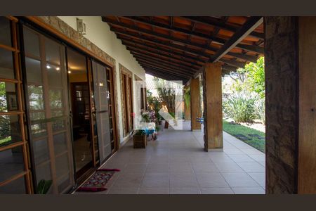 Casa de condomínio à venda com 320m², 4 quartos e 2 vagas Casa de condomínio à venda com 320m², 4 quartos e 2 vagasVaranda