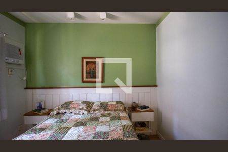 Casa de condomínio à venda com 320m², 4 quartos e 2 vagas Casa de condomínio à venda com 320m², 4 quartos e 2 vagasSuíte