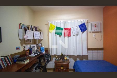 Casa de condomínio à venda com 320m², 4 quartos e 2 vagas Casa de condomínio à venda com 320m², 4 quartos e 2 vagasQuarto 2